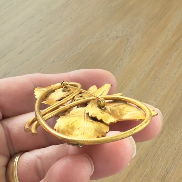 Vintage Gold Tone Metal Floral Leaf Brooch Pin Red Stone Statement Curved - Picture 5 of 9